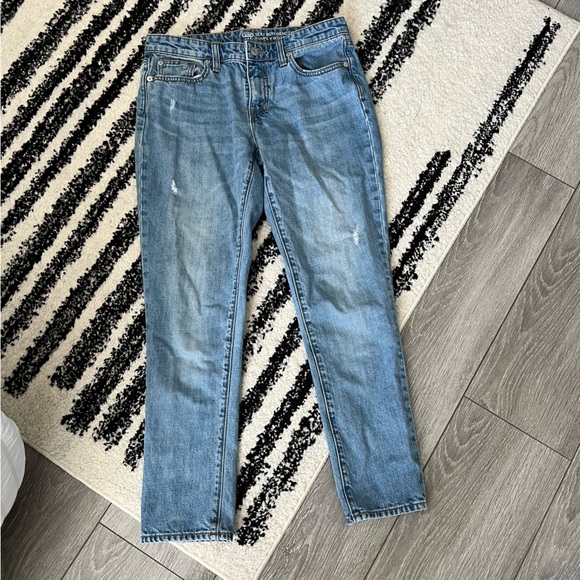 GAP Boyfriend Denim 1969 Mid Rise Sexy Boyfriend Fit Jeans - Picture 6 of 8